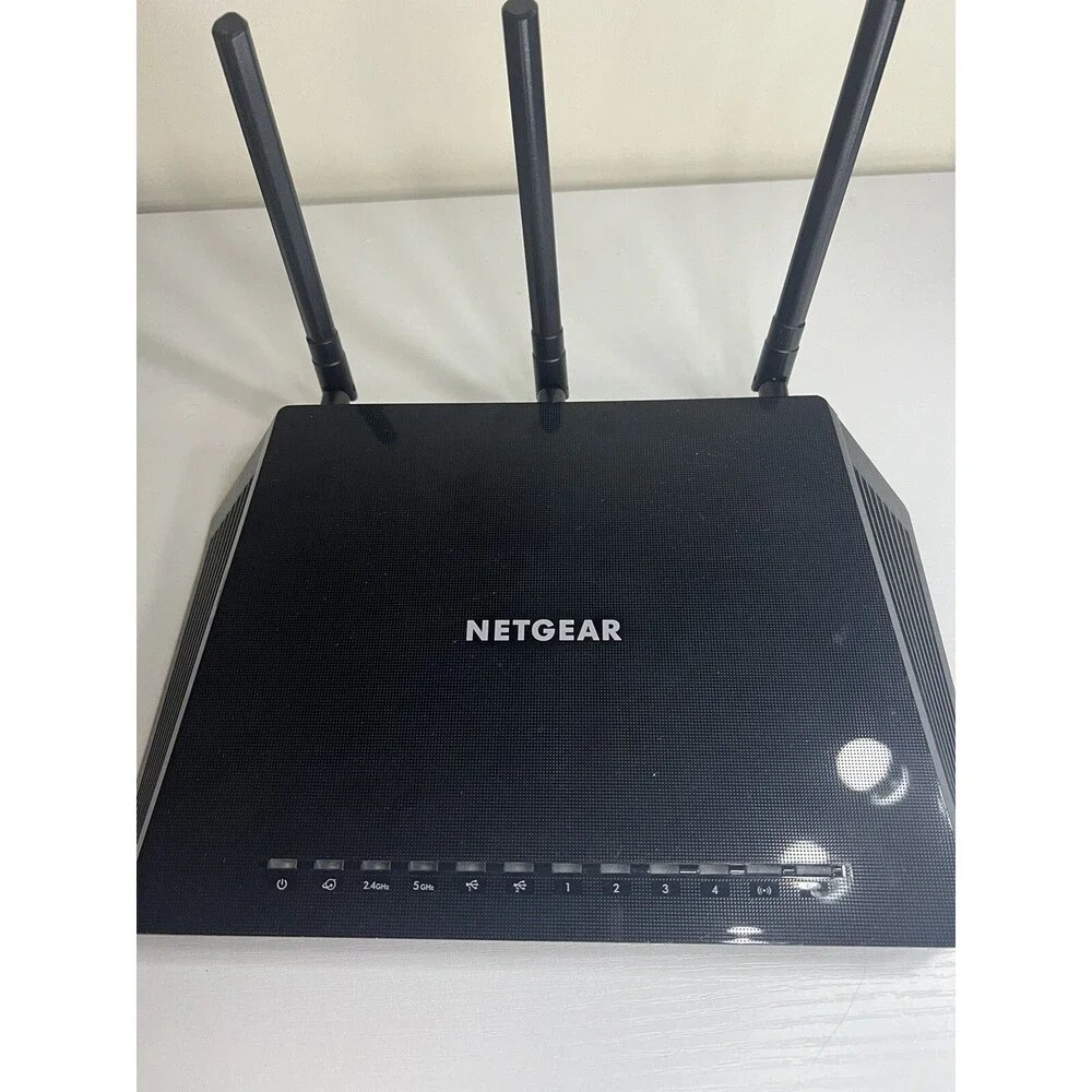 NETGEAR R6400v2 Nighthawk AC1750 Smart WiFi Router - Picture 4 of 7